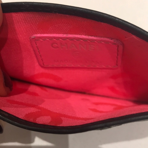 AUTHENTIC PATENT LEATHER CHANEL LOGO CARD CASE - Picture 4 of 9